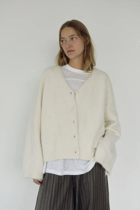 Bohème Goods The V-Neck Cardi | Milk