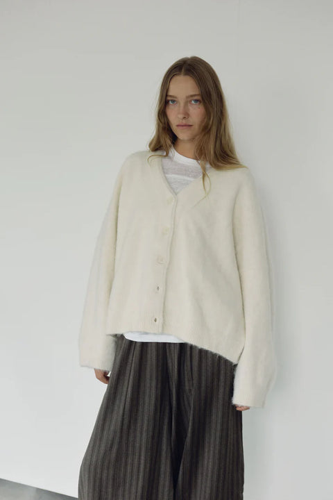 Bohème Goods The V-Neck Cardi | Milk
