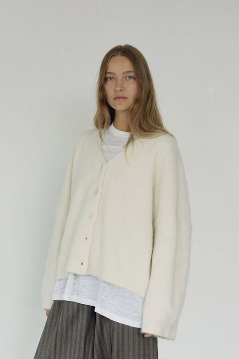 Bohème Goods The V-Neck Cardi | Milk