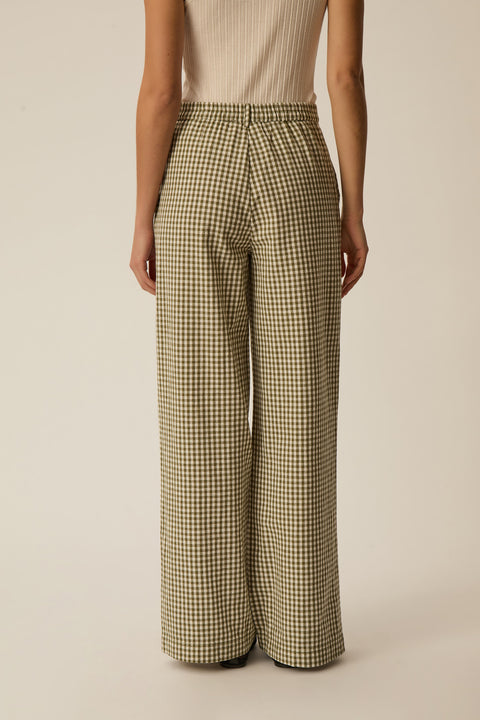 Wide leg trousers, retro check gingham pattern, high-rise trouser finished with a partial-elasticated waist, a slightly flared leg, slash pockets, and zip-and-button closure. Cotton linen blend
