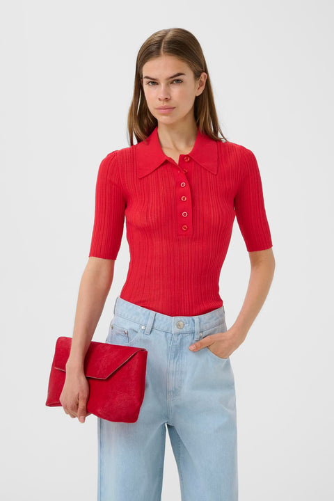 Gestuz Clene Polo Shirt in Tomato Red – women's ribbed polo with classic fit, pointed collar, button placket and elbow-length sleeves in a bold tomato red