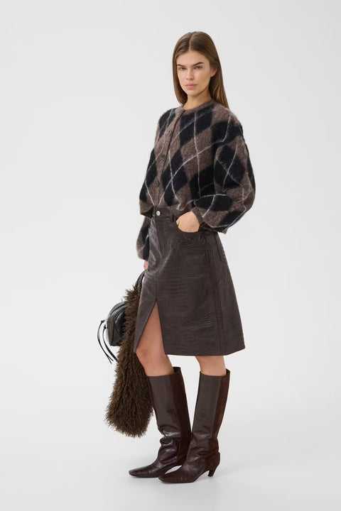 Gestuz Sida Cardigan Black — side view showing exaggerated sleeves and relaxed body