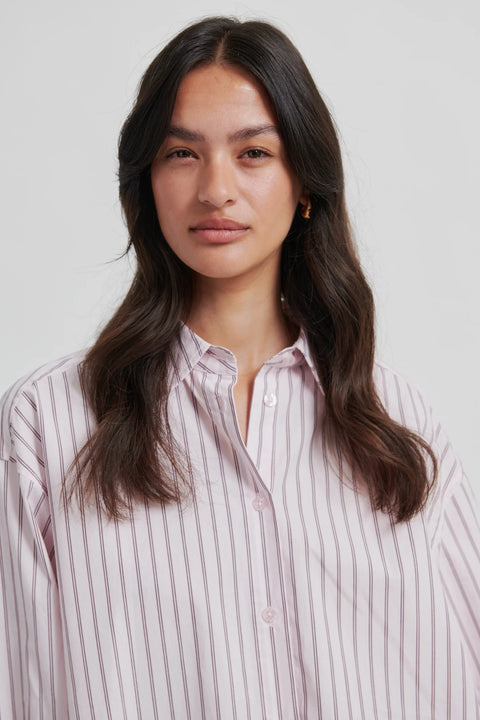 Second Female Second Female Vari Shirt in Pale Lilac: featuring cotton, oversized, relaxed