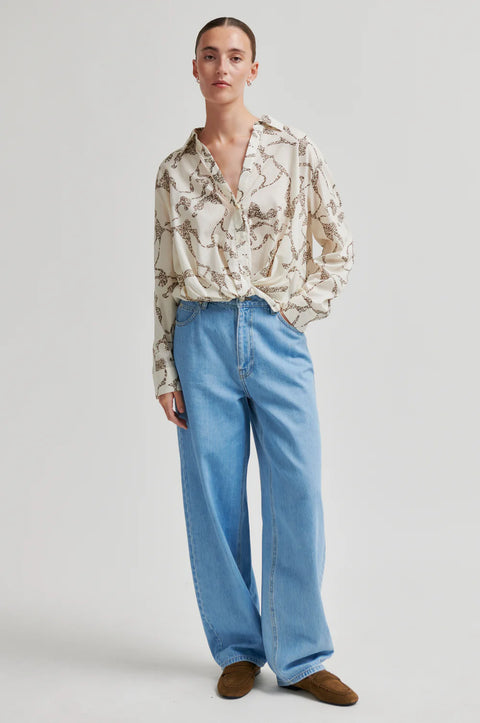 Second Female Soil Twist Shirt Eggnog - Side View Highlighting Loose Fit and Long Sleeves with Buttoned Cuffs