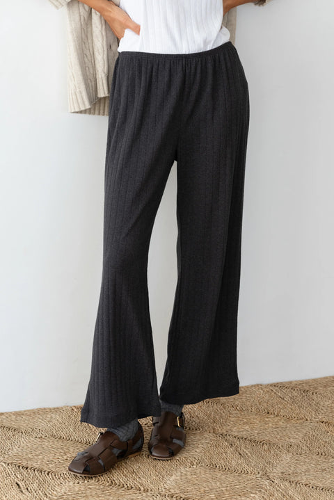 Black cropped. Lounge pant in Pointelle, easy elastic waistband and a cropped silhouette