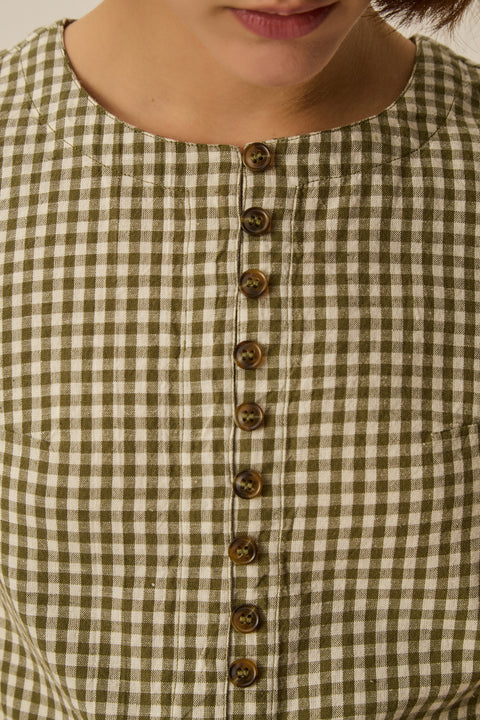 Gingham sleeveless top, retro style, cotton and linen blend, horn-effect buttons and designed to hit at the waist.
