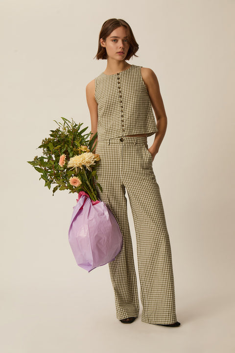 Gingham sleeveless top, retro style, cotton and linen blend, horn-effect buttons and designed to hit at the waist.