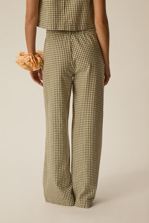 Wide leg trousers, retro check gingham pattern, high-rise trouser finished with a partial-elasticated waist, a slightly flared leg, slash pockets, and zip-and-button closure. Cotton linen blend