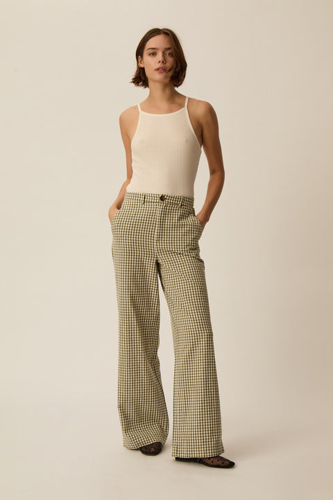 Wide leg trousers, retro check gingham pattern, high-rise trouser finished with a partial-elasticated waist, a slightly flared leg, slash pockets, and zip-and-button closure. Cotton linen blend