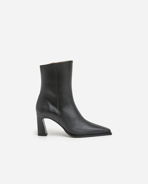 Flattered Anita Boot | Black