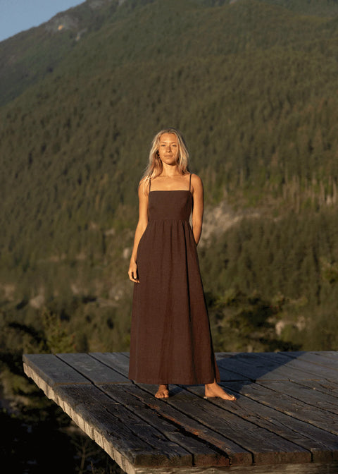Slate Wearables Henley Midi Dress | Cocoa