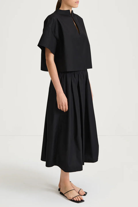 Stylein Stylein Joelle Blouse in Black: features cotton, v-neck