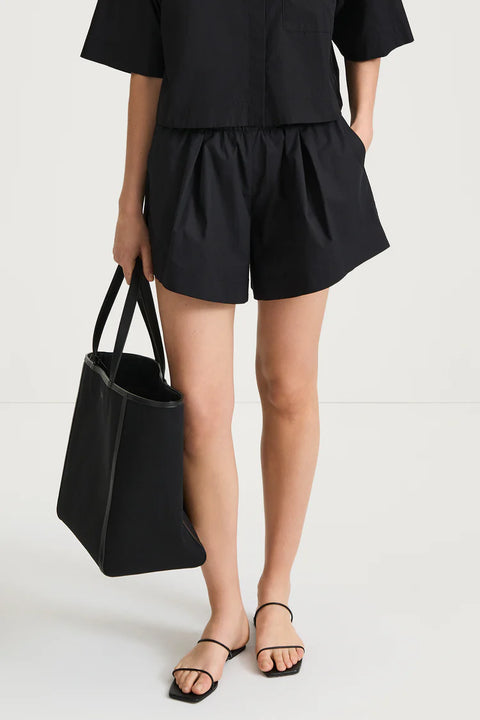 Stylein Stylein Jojo Shorts in Black: features cotton, relaxed
