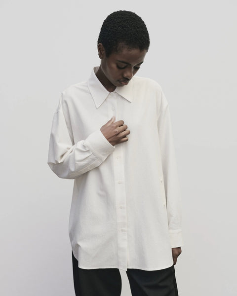 textured cotton blend, relaxed fit, features additional side buttons at the waist. Collar. Oversized fit Mijeong Park