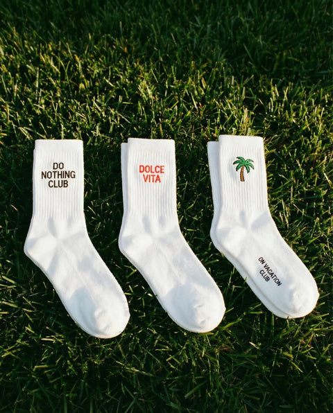 On Vacation 3-Pack Socks in All Time Favourites - Organic Cotton Crew Socks Set Including Dolce Vita, Do Nothing Club and Retro Palms Tennis Socks