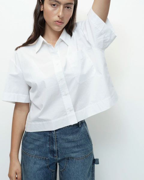 White short sleeve cotton shirt relaxed fit front view model