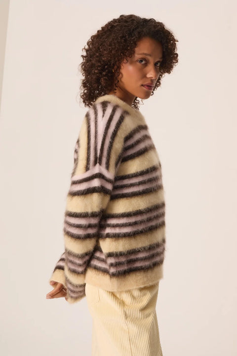 Des Petits Hauts Conrad Sweater in Vanille Ourson - Styled Shot Showing Oversized Sweater Tucked into Jeans for Contemporary Retro Look