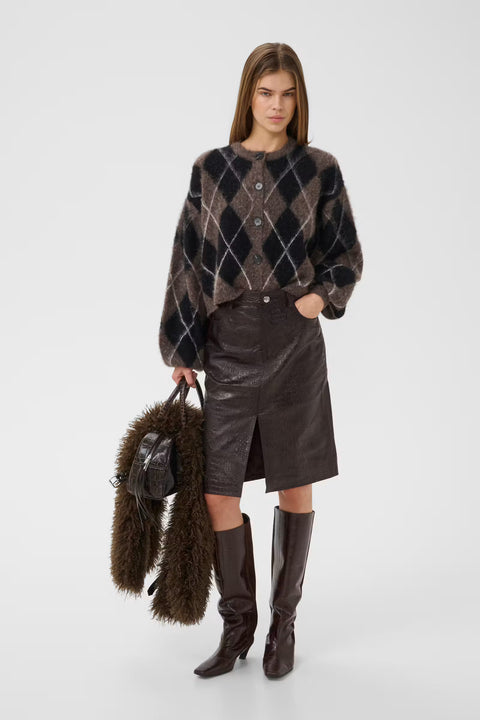 Gestuz Sida Cardigan — close-up of argyle pattern and ribbed cuff detail