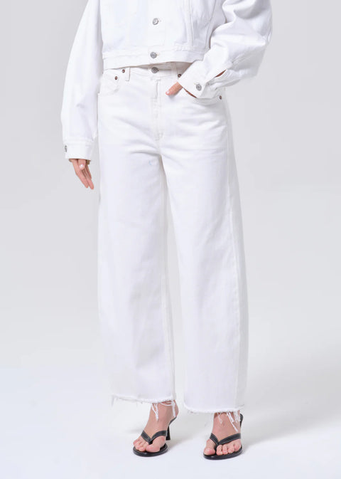 AGOLDE AGOLDE Low Curve Fray Jean in Milkshake: features cotton, relaxed