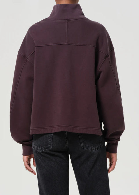 Cotton sweater in deep purple, mock neck, cropped fit with volume puffy sleeve, casual look. Agolde 
