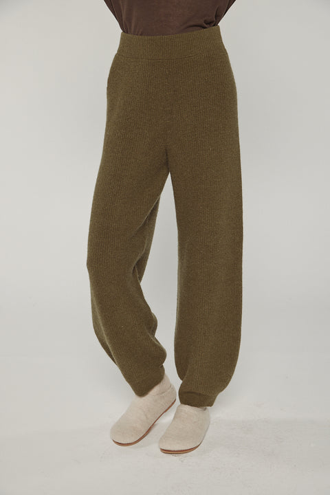 Amente cashmere wool ribbed sweater pants in dark olive on model