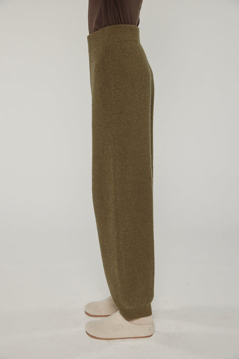 Amente cashmere wool ribbed sweater pants in dark olive on model