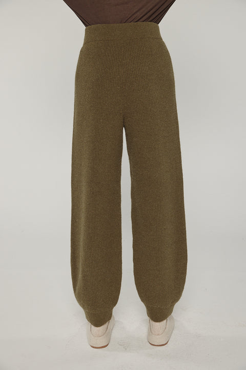 Amente cashmere wool ribbed sweater pants in dark olive on model