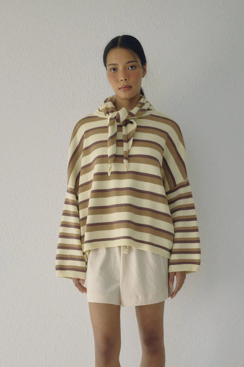 Cotton striped sweater in cream and beige brown, crew neck and ribbed detailing at the collar and cuff.
