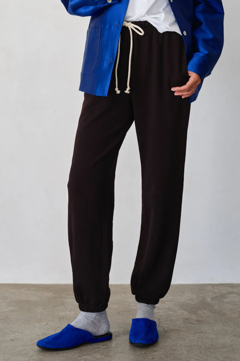Organic cotton dark brown sweatpants with white tie, drawstring, side pockets, elasticized ankles

