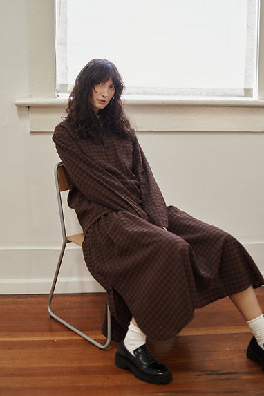 midi length skirt with a slightly curved hem and side slit, finished with side-seam pockets and a contrast waist tie for comfort and the perfect fit
