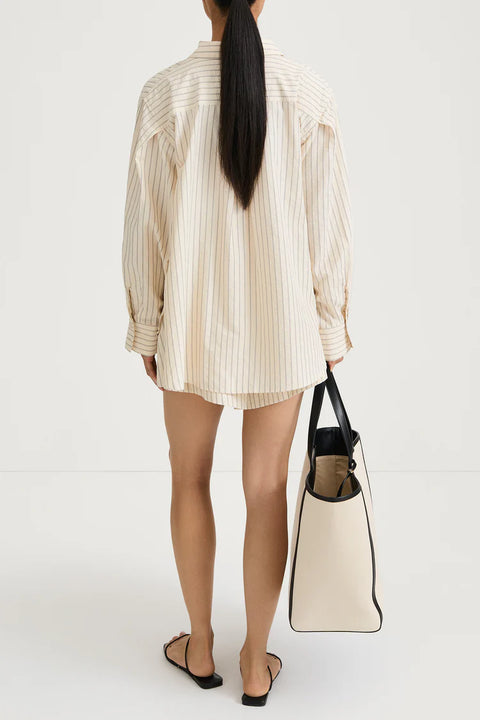 A classic voluminous Jansell shirt in textured poplin with a flared silhouette and a traditional pointed collar. Back view