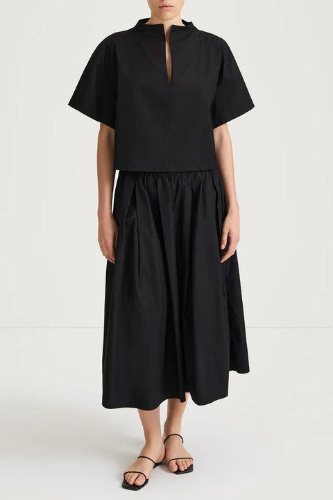 Stylein Stylein Joelle Blouse in Black: features cotton, v-neck