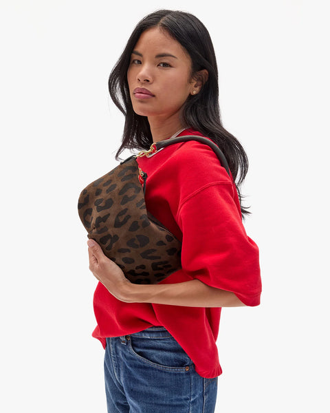 THE PETIT MOYEN MESSENGER