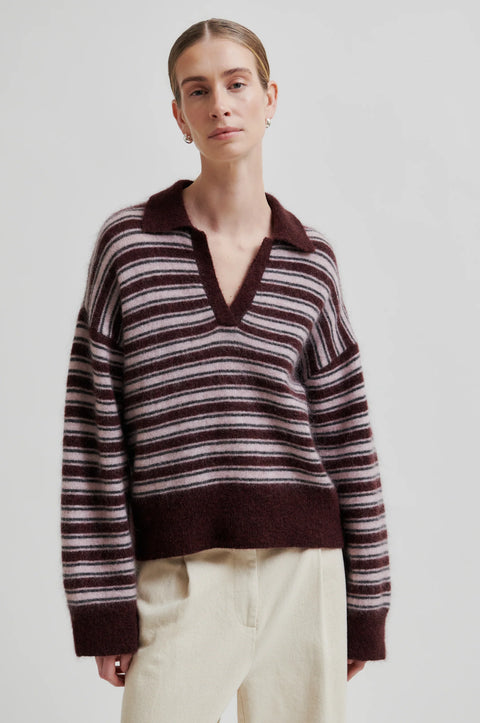 Knit sweater with stripes and a v-neck polo collar. Made of mohair and has a fuzzy texture. Relaxed fit true to size 
