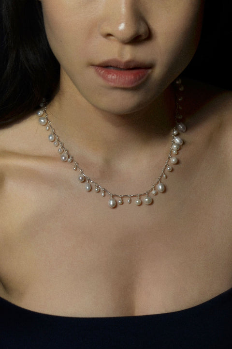 Fluidwavy Pearl Scalloped Necklace | Silver