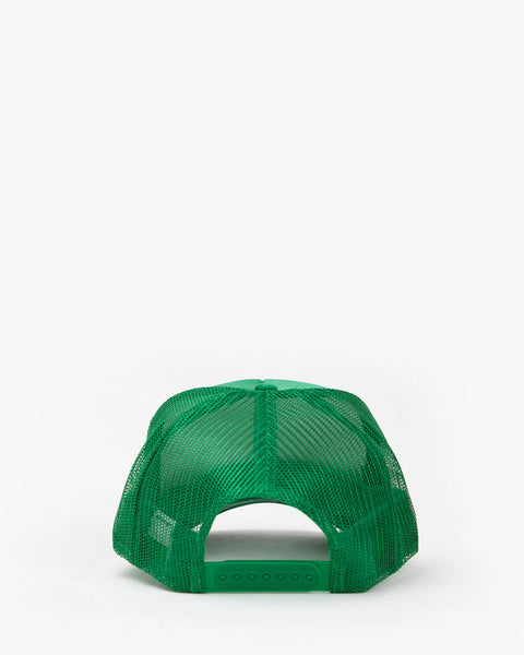 Clare V Green Californie trucker hat worn styled – casual summer cap with Los Angeles brand identity