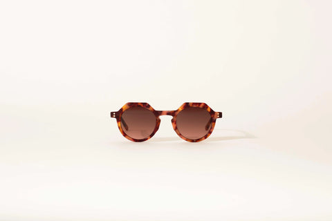 Wolfspout Georgie Sunglasses | Amaro Breeze