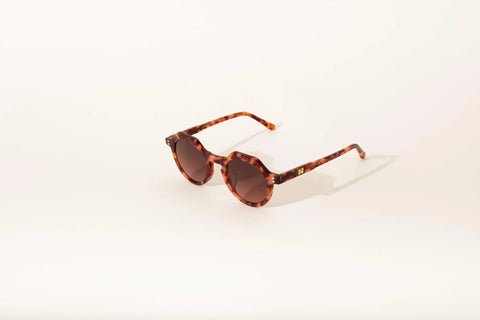 Wolfspout Georgie Sunglasses | Amaro Breeze